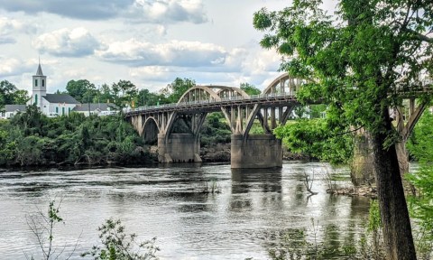 Few People Know There's A Beautiful Park Hiding In This Small Alabama Town
