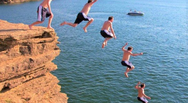 A Jump Off This Epic Natural Diving Board In Arkansas Will Make Your Summer Complete