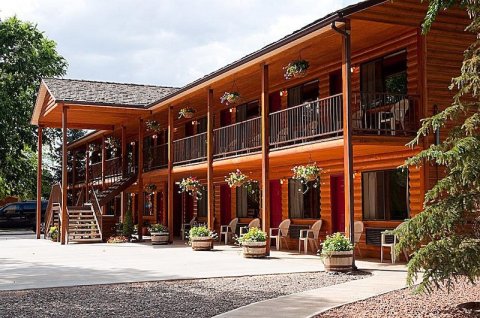 There's A Breathtaking Hotel Nestled Just Outside Of A Utah National Park
