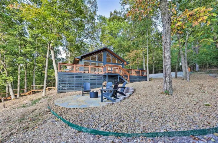 VRBO cabin with lake access in Rogers