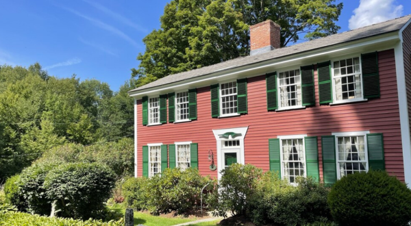 The Historic New Hampshire Farmhouse That Will Transport You Back In Time
