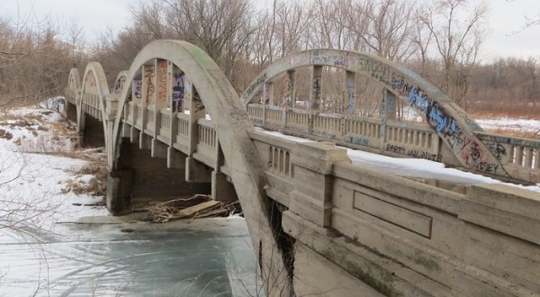 The 6 Most Terrifying Drives You Can Possibly Take In Iowa