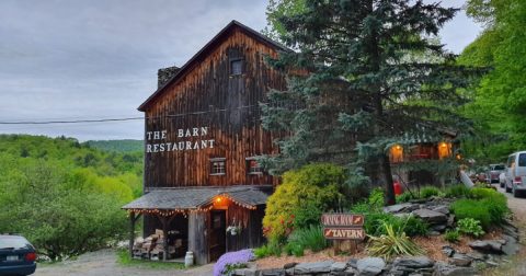 There's A Delicious Steakhouse Hiding Inside This Old Vermont Barn That's Begging For A Visit