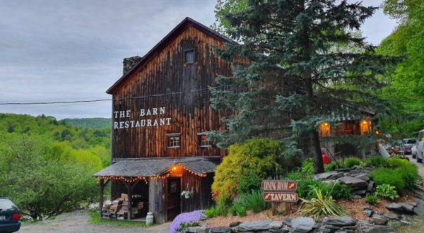 There’s A Delicious Steakhouse Hiding Inside This Old Vermont Barn That’s Begging For A Visit