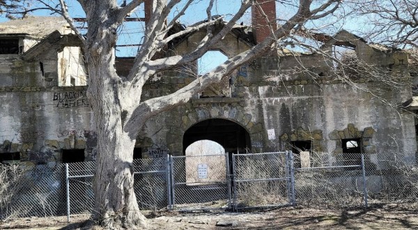 Brenton Point State Park Might Just Be The Most Haunted Park In Rhode Island