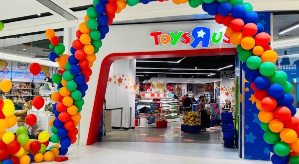 There’s A Two-Story Toys R Us In New Jersey That’ll Take Your Toy Shopping To The Next Level