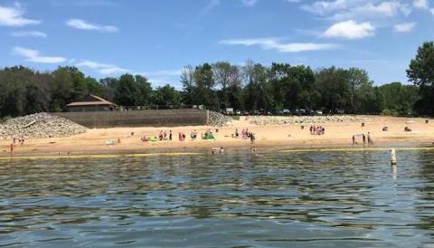 The Amazing Freshwater Tidal Beach Every Iowan Will Want To Visit