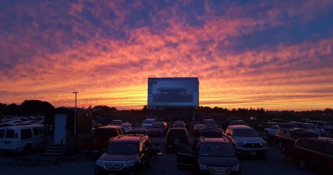 Iowa's Best Drive-In Theater Is Hiding In A Small Town And You'll Want To Visit