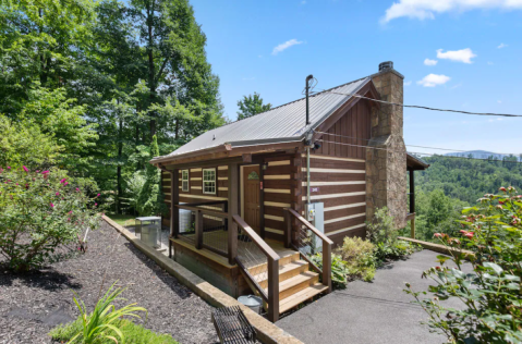 Sleep Among The Smoky Mountains At This Wondrous Cabin In Tennessee