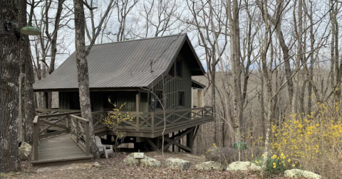 There's A Cabin That's Nestled In The Mountains In Alabama That Feels Like Heaven