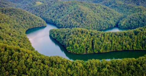 You Can Explore A Stunning Reservoir Hiding In The Virginia Mountains By Paddle