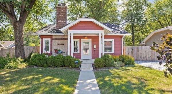 Enjoy Some Much Needed Peace And Quiet At This Charming Indiana Cottage