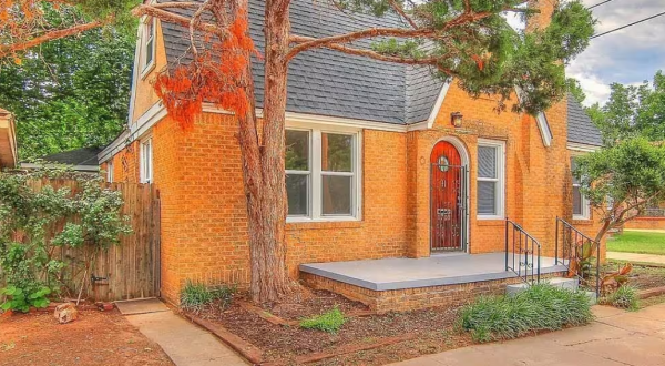 This Charming 1920s Bungalow In Oklahoma Is The Perfect Place For A Relaxing Getaway