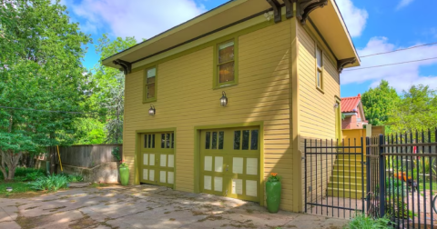 This Budget-Friendly Carriage House In Oklahoma Is Perfect For An Affordable Vacation