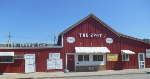 You'd Never Guess Some Of The Best Pub Food In Kansas Is Hiding In This Unassuming Building