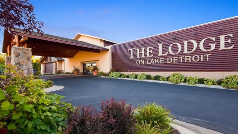 Enjoy A Weekend Getaway On The Water In Lovely Detroit Lakes, Minnesota