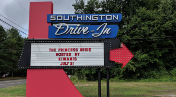 One Of The Only Drive-In Theaters In Connecticut Is Hiding In Southington