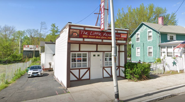 This Tiny But Delicious Restaurant In Connecticut Proves That Good Things Come In Small Packages