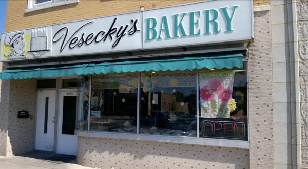 Everything Is Made Fresh Daily At Vesecky’s Bakery In Illinois, And You Can Taste The Difference