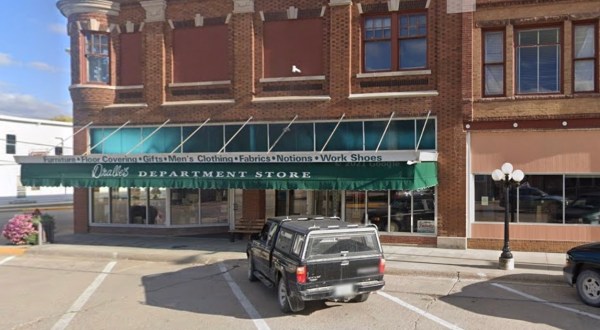 There’s A Two-Story Department Store In Iowa That’ll Take Your Shopping To The Next Level