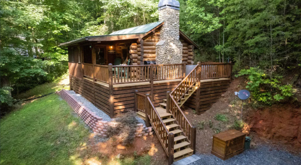 There’s A Breathtaking Log Cabin Tucked Away Near Georgia’s Blue Ridge Mountains