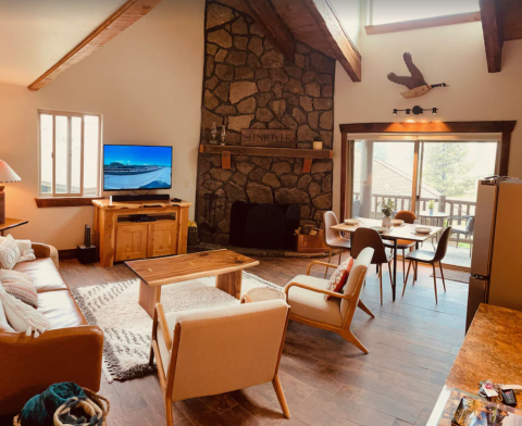 This Budget-Friendly Condo In Sunriver, Oregon Is Perfect For An Affordable Vacation