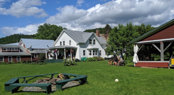 There’s A Bed & Breakfast Hidden Within A Historic Farmhouse In Vermont That Feels Like Heaven