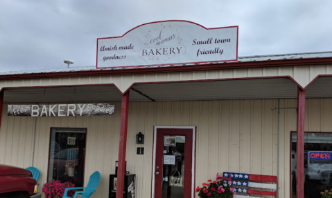 The North Carolina Amish Country Bakery With Cinnamon Rolls As Big As Your Head