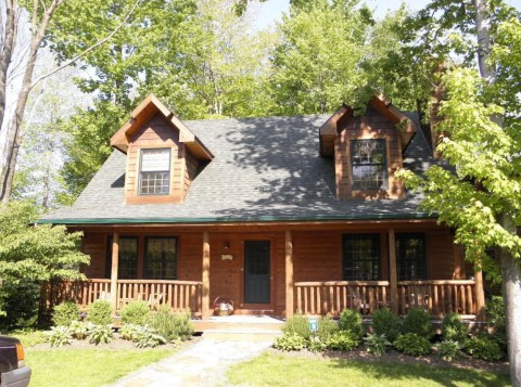 Stay Overnight At This Gorgeous Log Cabin With A Private Hot Tub In Michigan
