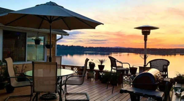 Get Away From It All At This Waterfront VRBO In Washington