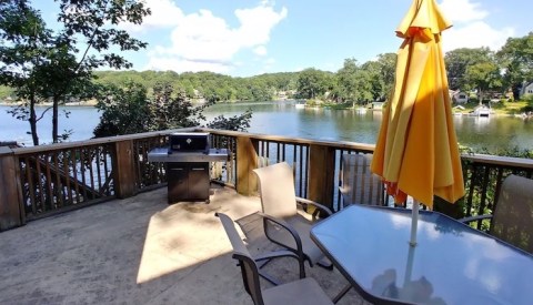 Enjoy A Weekend Getaway On The Water In Lovely Hopatcong, New Jersey