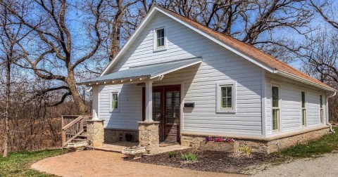 Enjoy Some Much Needed Peace And Quiet At This Charming Iowa Cabin