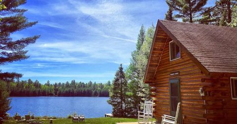 This Lakefront Log Cabin In Michigan Is The Best Place To Spend A Long Weekend