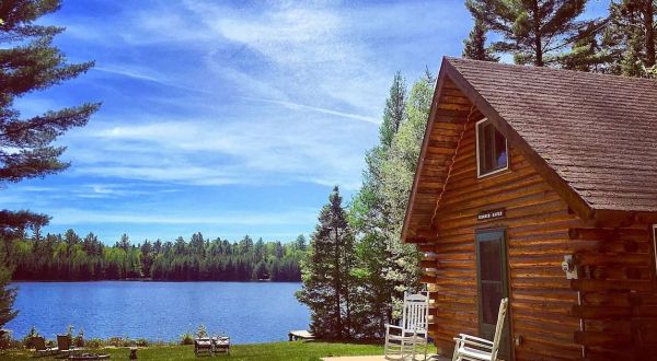 This Lakefront Log Cabin In Michigan Is The Best Place To Spend A Long Weekend