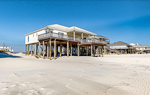 Spend The Night In This Incredible Alabama Beach House For An Unforgettable Adventure