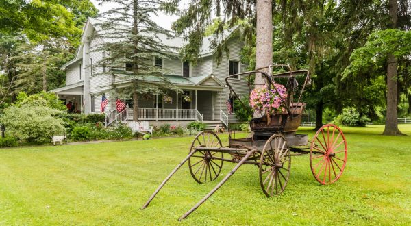 The Historic Fainting Goat Island Inn In New York Is Notoriously Haunted And We Dare You To Spend The Night
