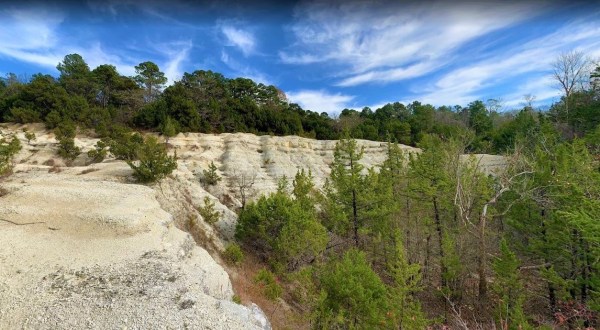 Perhaps The State’s Best Hidden Treasure, Hardly Anyone Knows These Incredible White Cliffs Exist In Arkansas