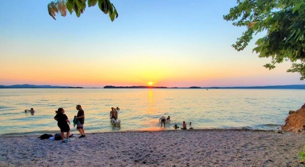 The Amazing Crystal-Clear Beach Every Arkansan Will Want To Visit