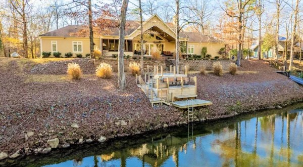 Sleep Along The Water’s Edge At This Wondrous Lakefront Cabin In Arkansas