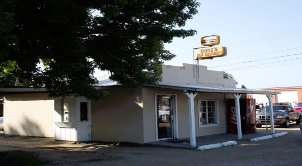 This Tiny Shop In Mississippi Serves A Sausage Sandwich To Die For