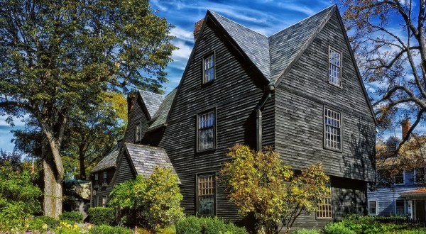 There Are More Than 100 Historic Buildings In This Massachusetts Town