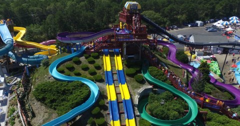 Water Wizz Is A Giant Waterpark In Massachusetts That's Fun For The Whole Family