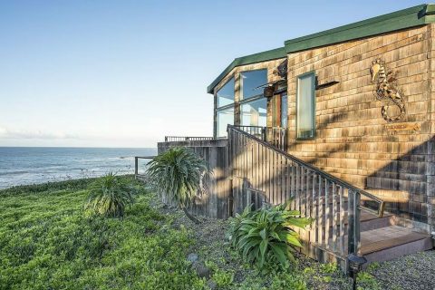 Sleep Along The Coast At This Wondrous House In Northern California