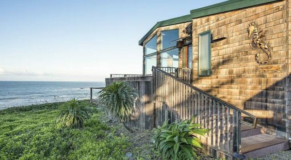 Sleep Along The Coast At This Wondrous House In Northern California