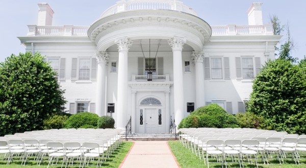 You’ll Want To Plan A Day Trip To One Of Tennessee’s Most Magical Mansion And Estate