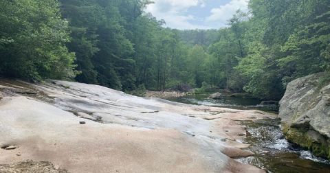 The 5.7-Mile Hunt Fish Falls Via Gragg Prong Trail In North Carolina Is Full Of Jaw-Dropping Natural Pools