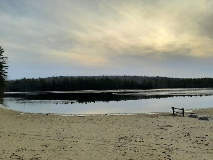the beach of Range Pond Maine