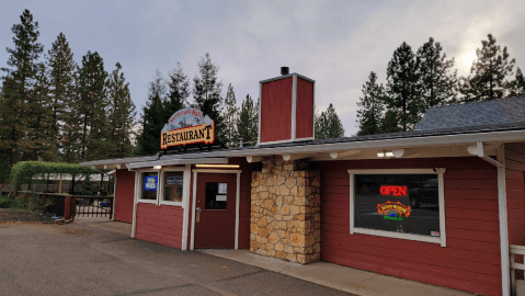 On Your Way To The Mountains, Enjoy A Meal At This Hidden Gem Country Restaurant In Northern California