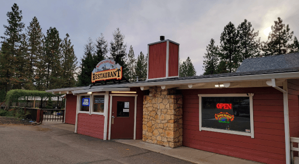 On Your Way To The Mountains, Enjoy A Meal At This Hidden Gem Country Restaurant In Northern California