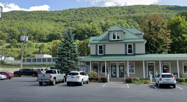 There’s A Delightfully Delicious Cupcake Shop That Serves Up Year Round Sweet Treats In Bluefield, West Virginia